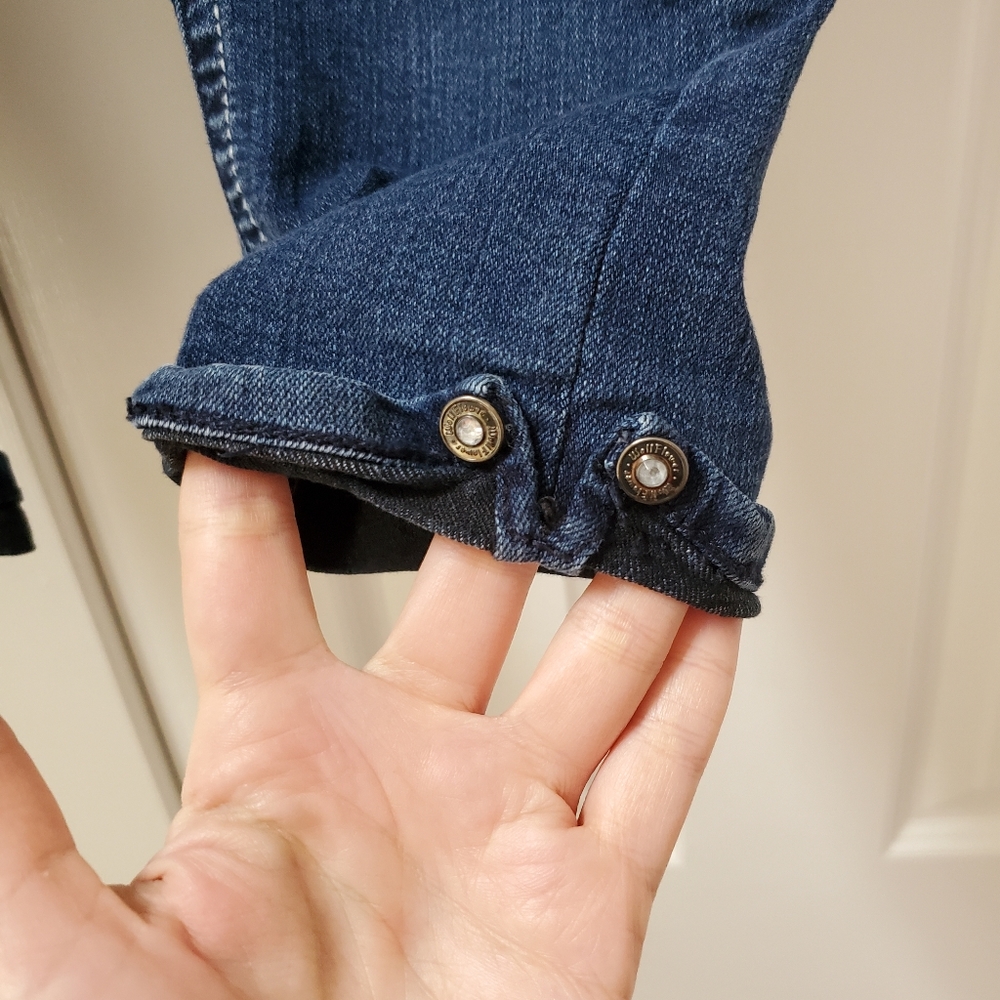 Wallflower Embellished Jean Capris - Picture 9 of 10